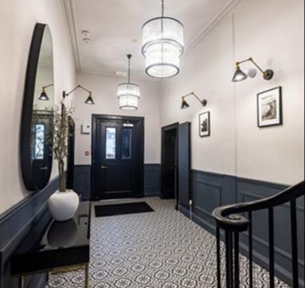 21 Wellington Sq, Ayr for lease - Interior Photo - Image 3 of 6