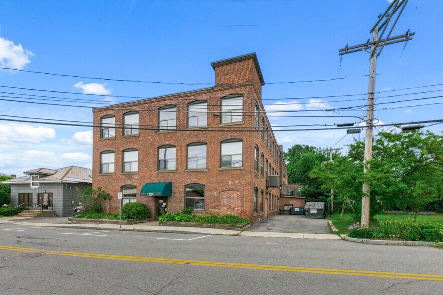 103 Roxbury St, Keene, NH à vendre - Photo du bâtiment - Image 3 de 45