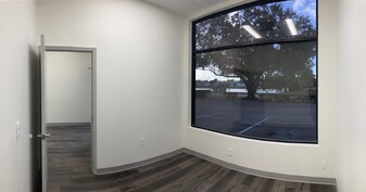 1,400 SF FLEX -OFFICE/WAREHOUSE in Wellington - Warehouse