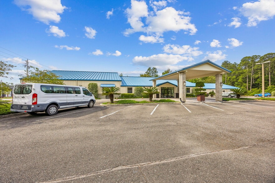 96549 Parliament Dr, Fernandina Beach, FL for sale - Building Photo - Image 3 of 38