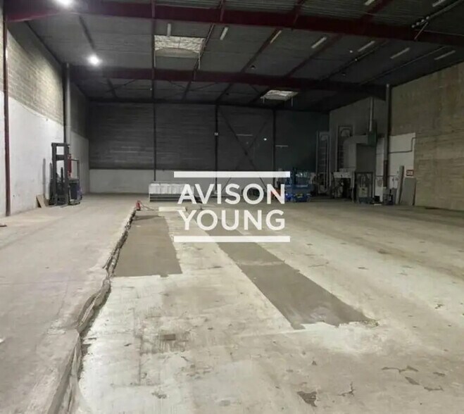 Flex in Saint-Denis for lease - Interior Photo - Image 2 of 5