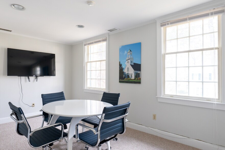 21 Cochituate Rd, Wayland, MA à louer - Photo intérieure - Image 2 de 12