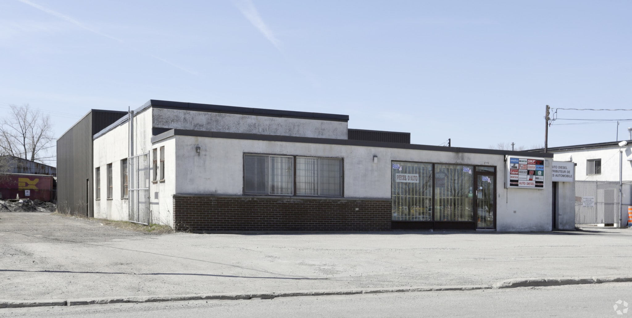 2040 Av Francis-Hughes, Laval, QC for sale Primary Photo- Image 1 of 3