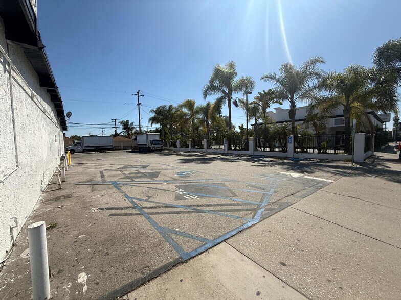 1801 W Whittier Blvd, Montebello, CA à louer - Photo du bâtiment - Image 2 de 9