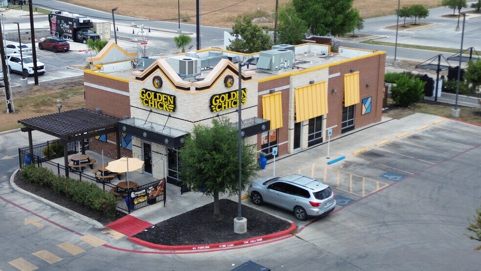 Golden Chick - 4 Stores - All or Part portefeuille de 4 propriétés à vendre sur LoopNet.ca - Photo du bâtiment - Image 1 de 4