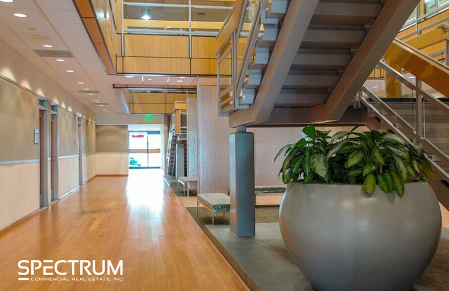 18433 Roscoe Blvd, Northridge, CA à louer - Photo intérieure - Image 3 de 5