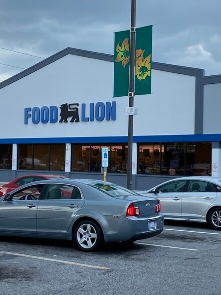 2831 S Main St, High Point, NC for lease - Building Photo - Image 2 of 3