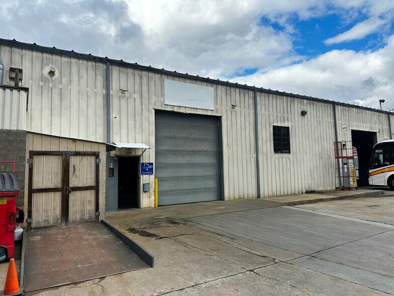 35-37 Commerce Dr, Carmel, NY à louer - Photo du bâtiment - Image 1 de 3