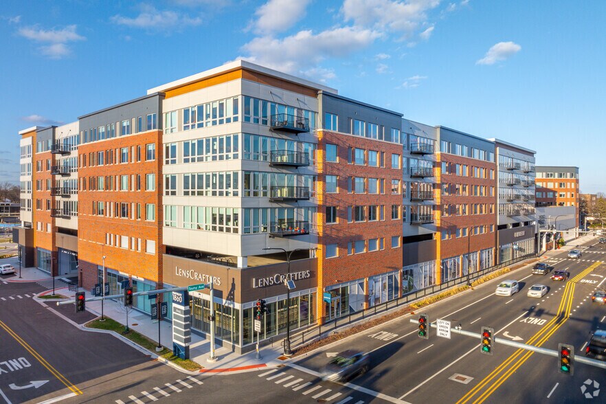 7215 N District Ave, Lincolnwood, IL à louer - Photo du bâtiment - Image 2 de 7