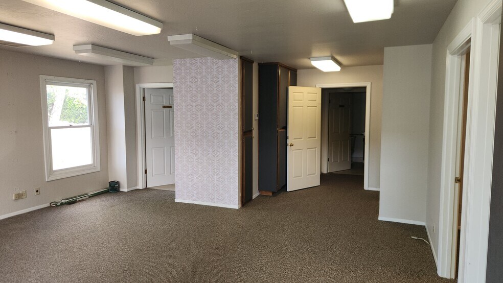 4 Williamsburg Ln, Chico, CA à vendre - Photo du bâtiment - Image 2 de 9