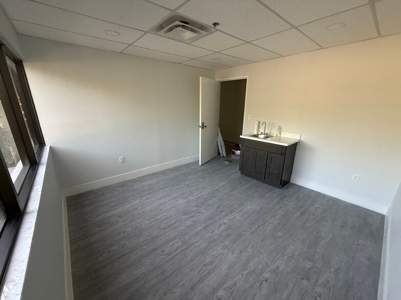 587 E State Road 434, Longwood, FL for lease - Building Photo - Image 3 of 15