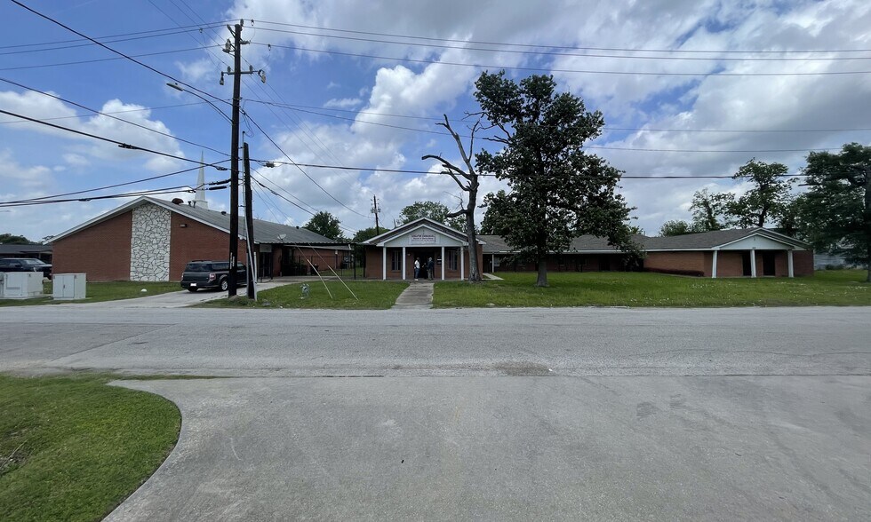 8711 Surry St, Houston, TX à vendre - Photo du bâtiment - Image 2 de 11