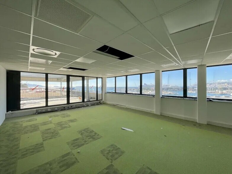 Office in Marseille for lease - Interior Photo - Image 3 of 5