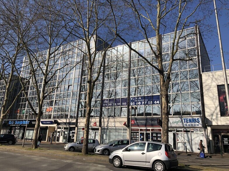 Retail in Évry-Courcouronnes for lease - Building Photo - Image 3 of 14