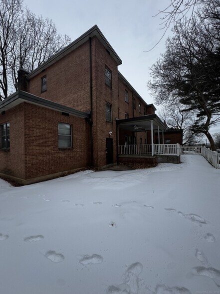 11 Charter Oak Pl, Hartford, CT for sale - Building Photo - Image 2 of 26