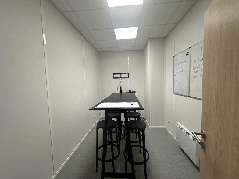 Office in Eysines for sale - Interior Photo - Image 3 of 3