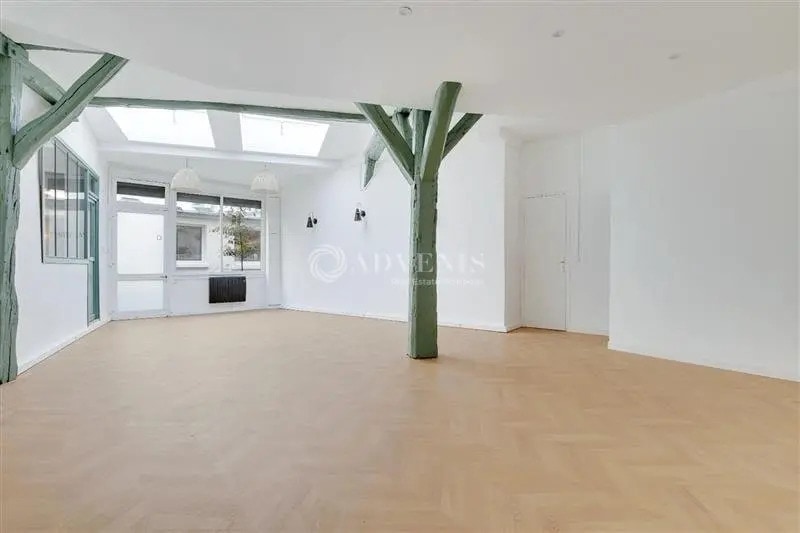 Multifamily in Paris for sale Building Photo- Image 1 of 12