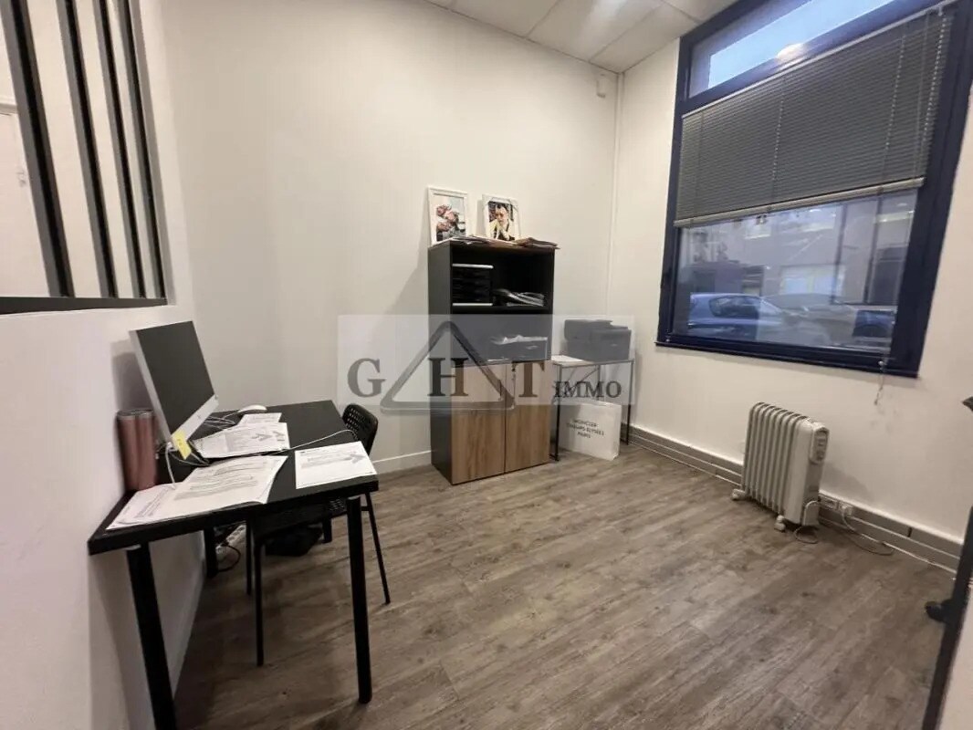 Office in Créteil for lease Interior Photo- Image 1 of 9