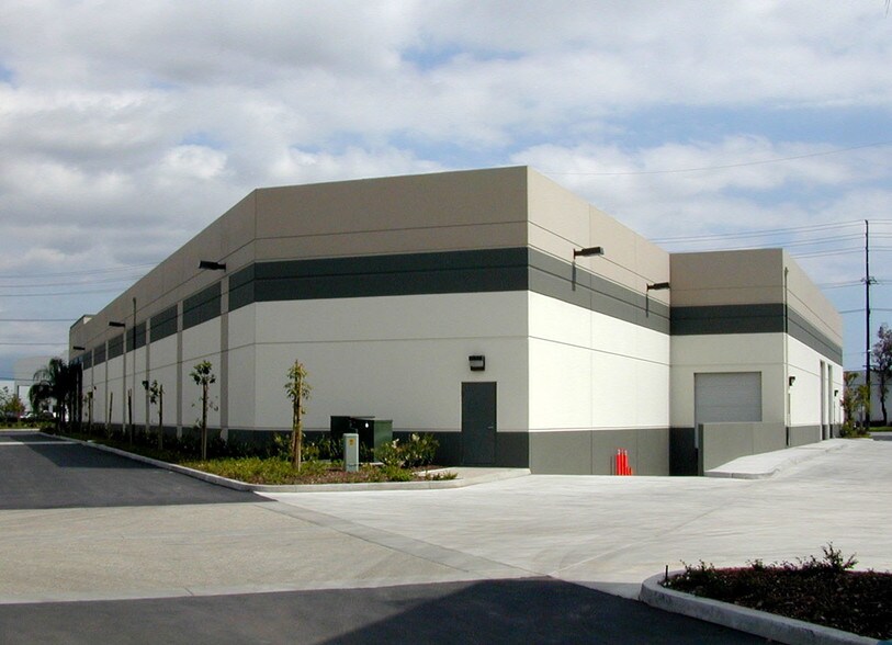 2871 E La Palma Ave, Anaheim, CA à louer - Autre - Image 2 de 7