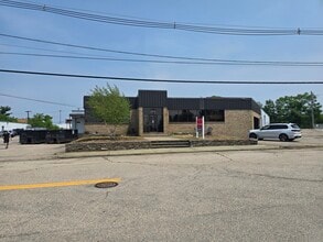 100 Glen Rd, Cranston, RI for lease Building Photo- Image 2 of 4