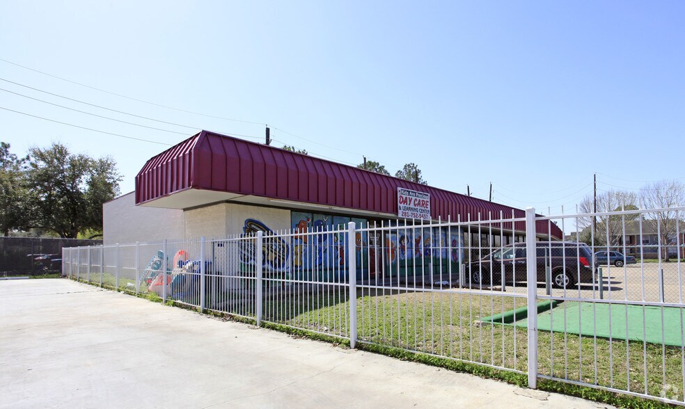 12775 Medfield, Houston, TX for sale - Building Photo - Image 2 of 6