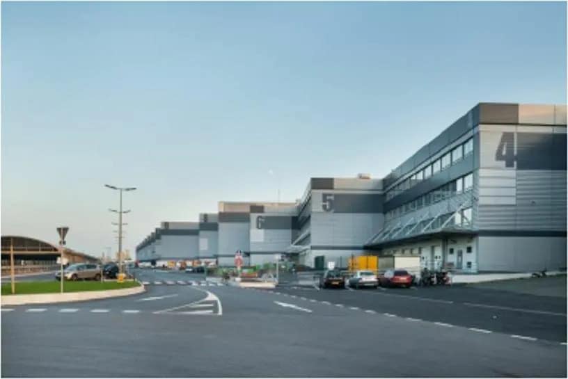 Office in Pantin for lease - Building Photo - Image 2 of 2