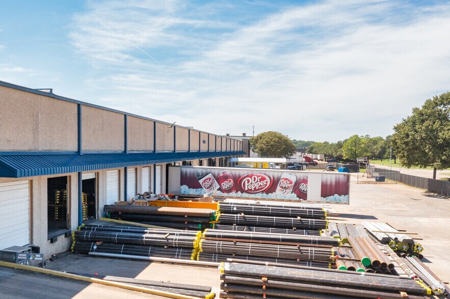 9096 Railwood Dr, Houston, TX à louer - Photo du bâtiment - Image 2 de 5