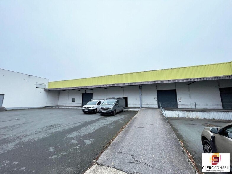 Industriel dans Saint-Étienne-du-Rouvray à louer - Photo du bâtiment - Image 1 de 10