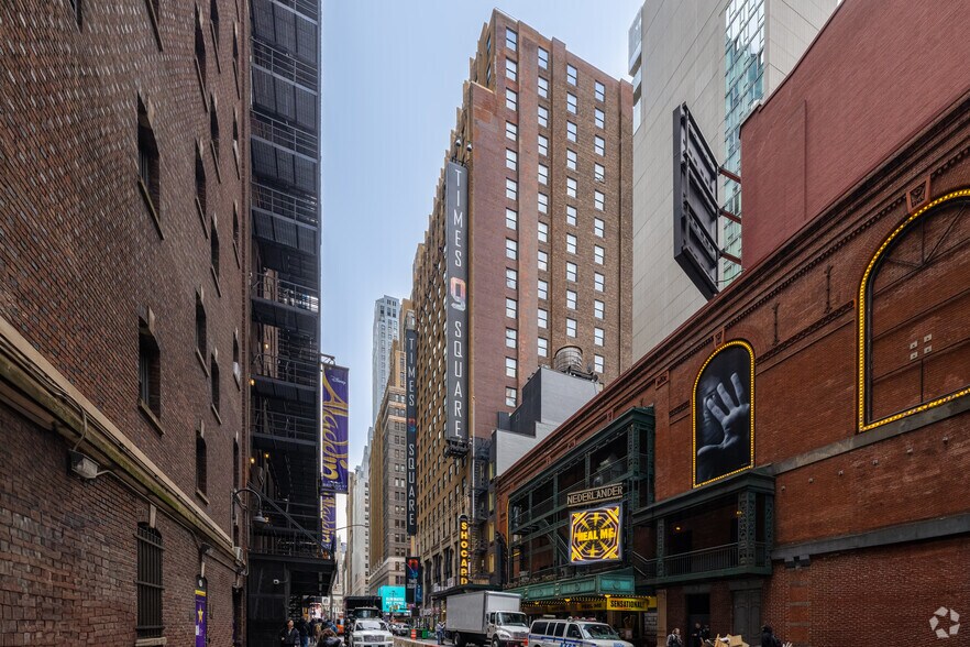 9 Times Sq, New York, NY for lease - Building Photo - Image 2 of 7
