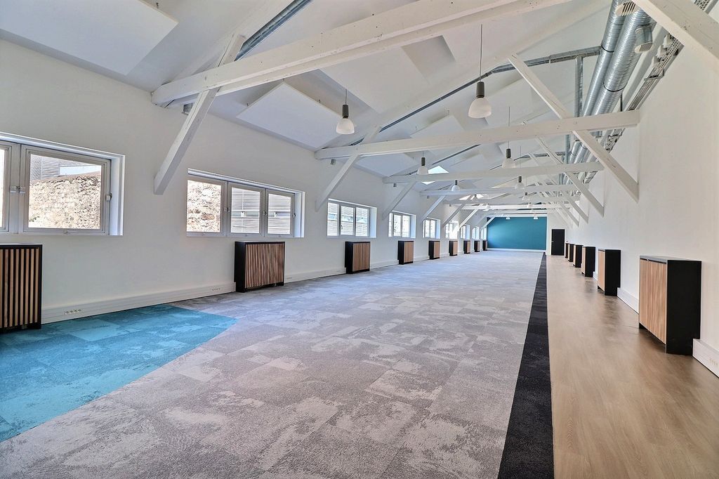 130 Rue Du Mont Cenis, Paris for lease Interior Photo- Image 1 of 15