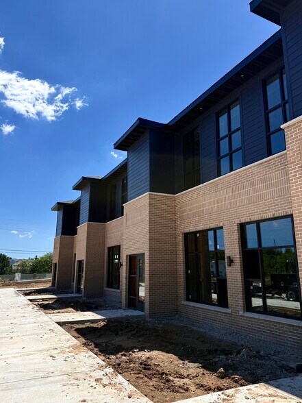 8053 N 157th St, Bennington, NE à louer - Photo du bâtiment - Image 3 de 6