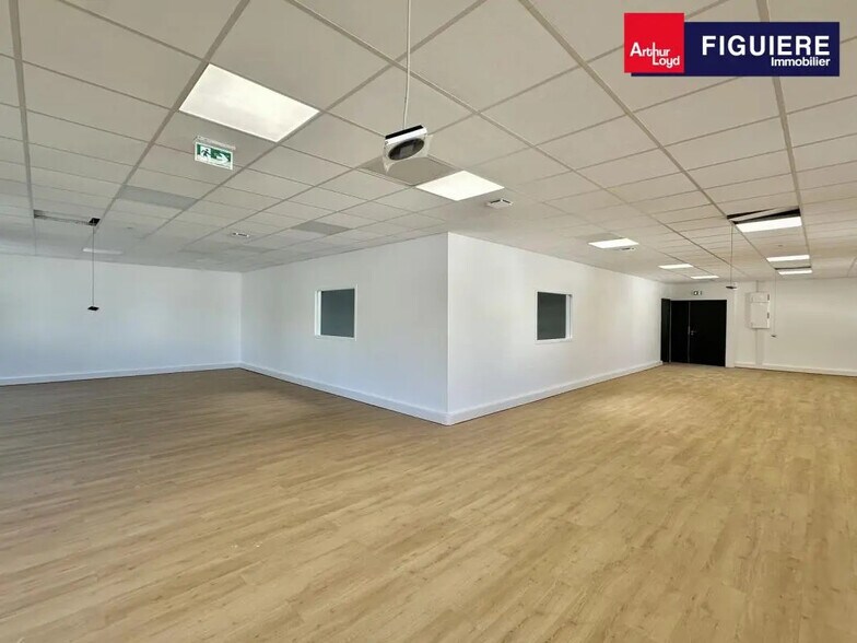 Chemin De La Bastide Blanche, Vitrolles à louer - Photo du bâtiment - Image 2 de 8