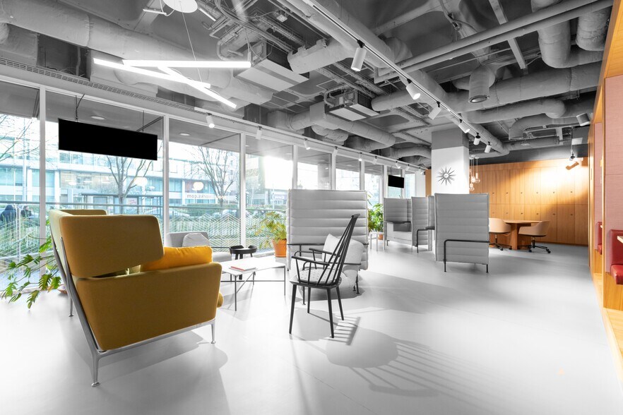 71-75 Uxbridge Rd, London for lease - Interior Photo - Image 3 of 10