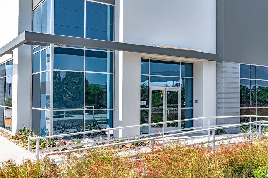 2133 W Casmalia St, Rialto, CA for lease - Building Photo - Image 2 of 11