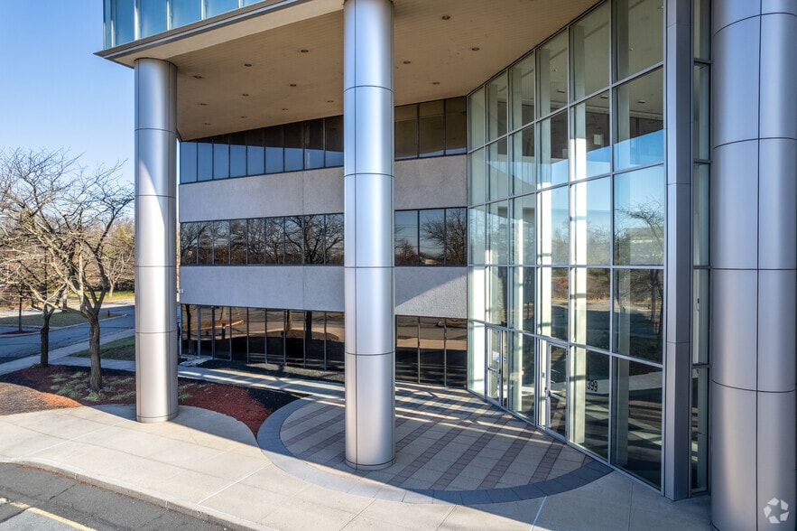 399 Campus Dr, Somerset, NJ for lease - Building Photo - Image 3 of 11