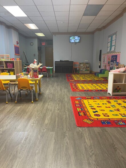 20211-20213 Jamaica Ave, Hollis, NY à vendre - Photo intérieure - Image 2 de 6