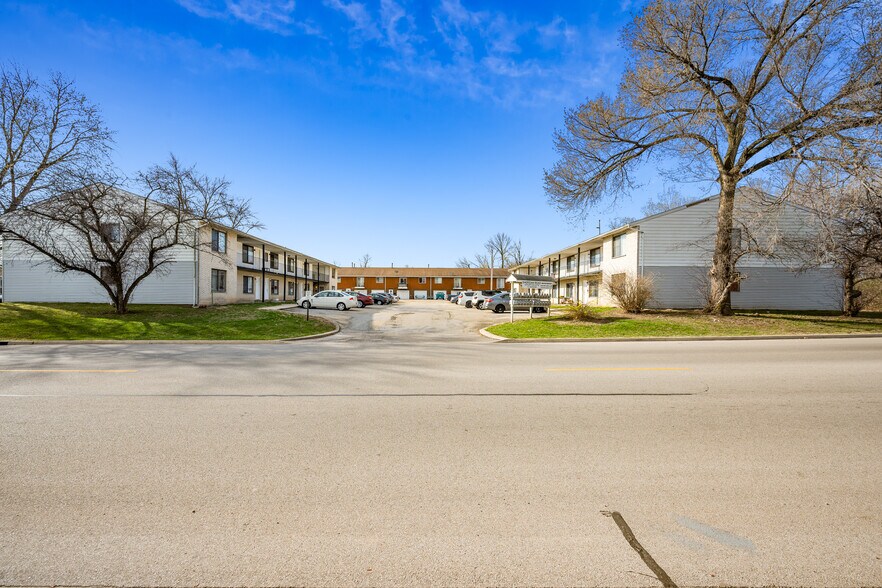 1902 Sheridan Rd, Pekin, IL à vendre - Photo du bâtiment - Image 3 de 12