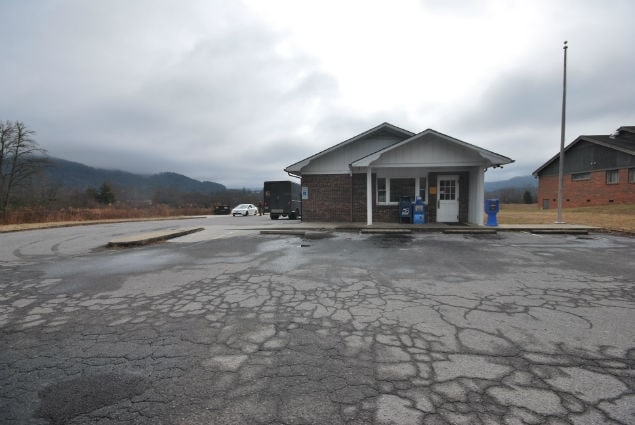 5858 Old Hendersonville Hwy, Penrose, NC à vendre - Photo du bâtiment - Image 3 de 18