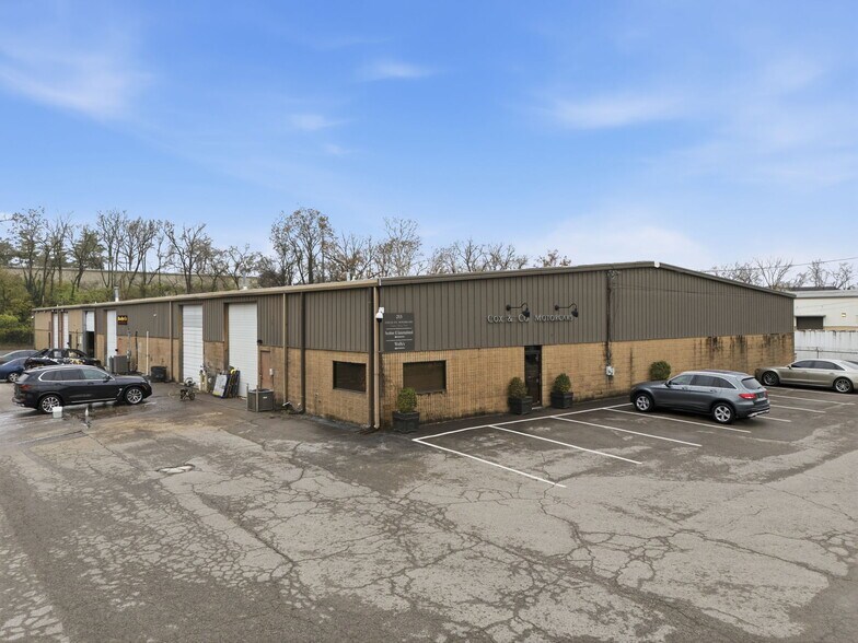213 Whitsett Rd, Nashville, TN à louer - Photo du bâtiment - Image 1 de 14
