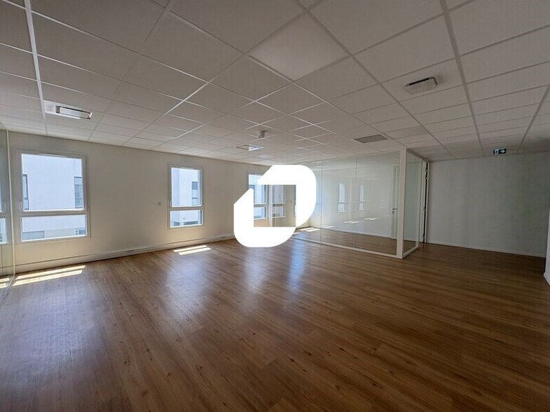Office in Dardilly for lease - Interior Photo - Image 3 of 3