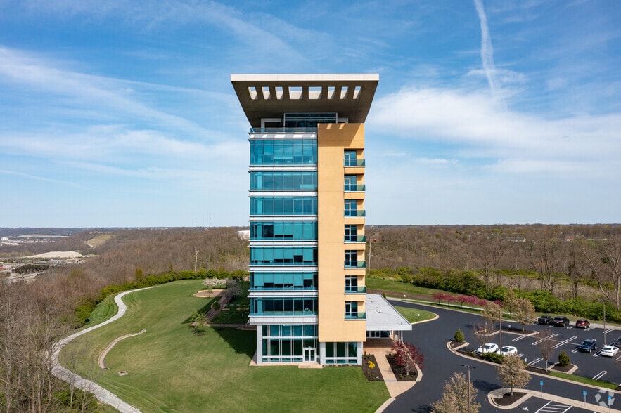 740 Centre View Blvd, Crestview Hills, KY à louer - Photo du bâtiment - Image 2 de 13