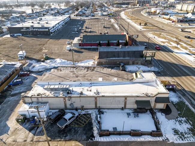 Plus de détails pour 3807 Fort St, Wyandotte, MI - Commerce de détail à vendre