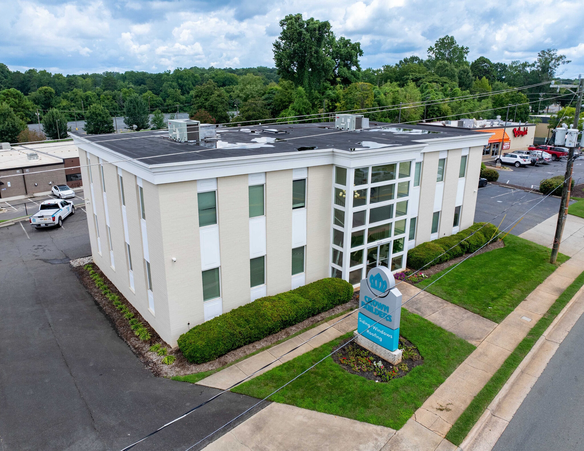 3111 Monroe Rd, Charlotte, NC à louer Photo du bâtiment- Image 1 de 4