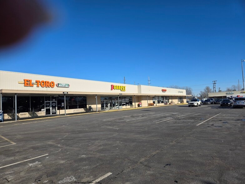 1000-1044 E Main St, Brownsburg, IN for lease - Building Photo - Image 3 of 4