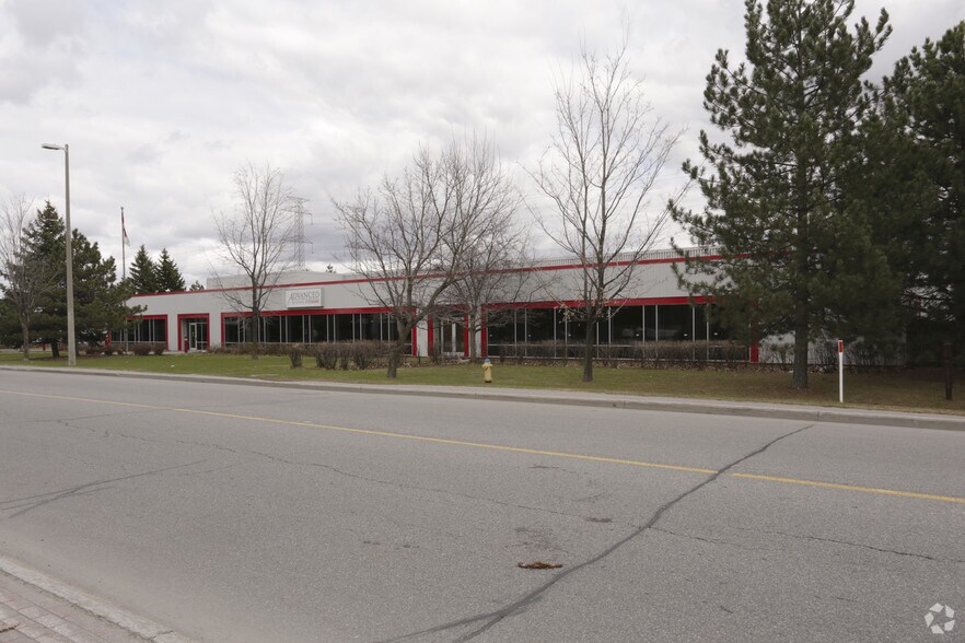2355 St Laurent Blvd, Ottawa, ON for lease - Building Photo - Image 2 of 4