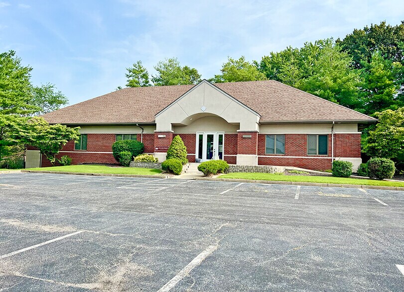 28 Bronze Pointe Blvd, Swansea, IL à louer - Photo du bâtiment - Image 1 de 3