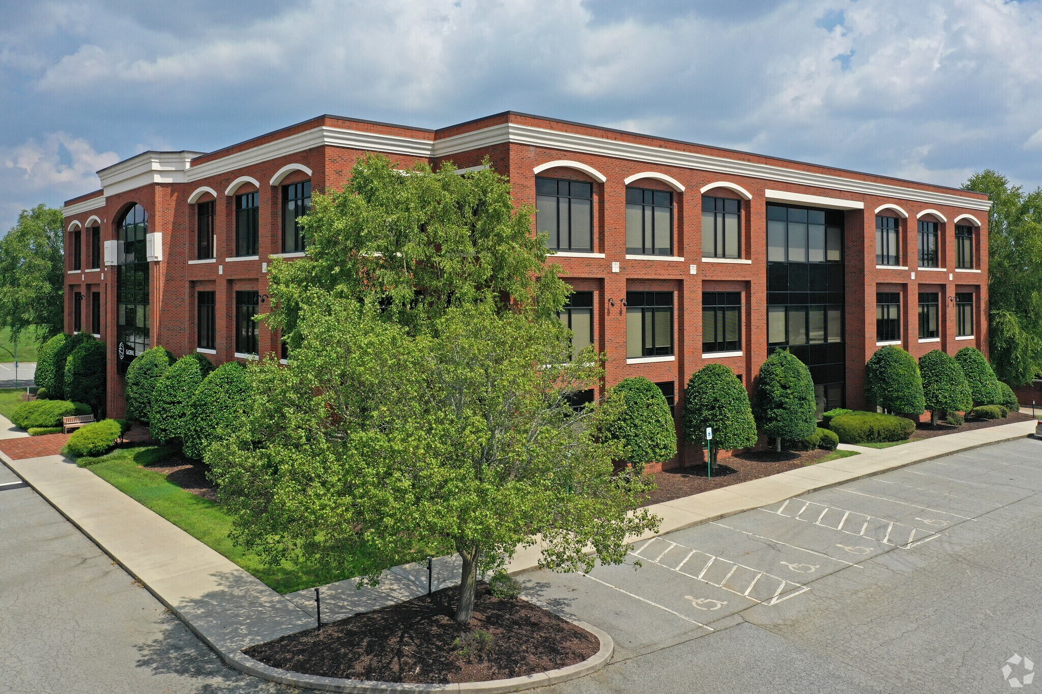 4620 Grandover Pky, Greensboro, NC for lease Building Photo- Image 1 of 13