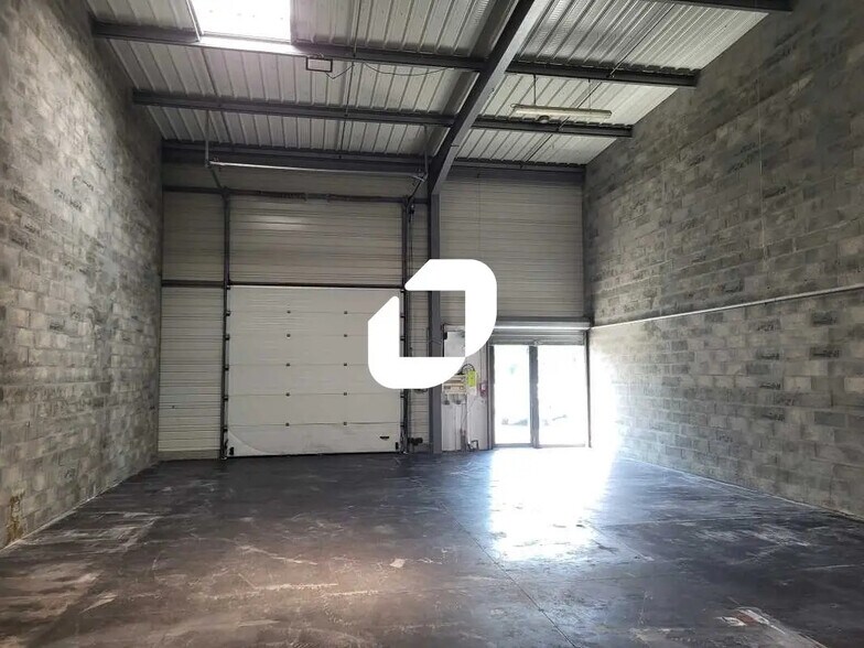 Flex in VILLENAVE-D'ORNON for lease - Building Photo - Image 3 of 4