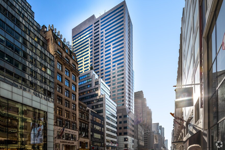 575 Fifth Ave, New York, NY à louer - Photo du bâtiment - Image 2 de 14