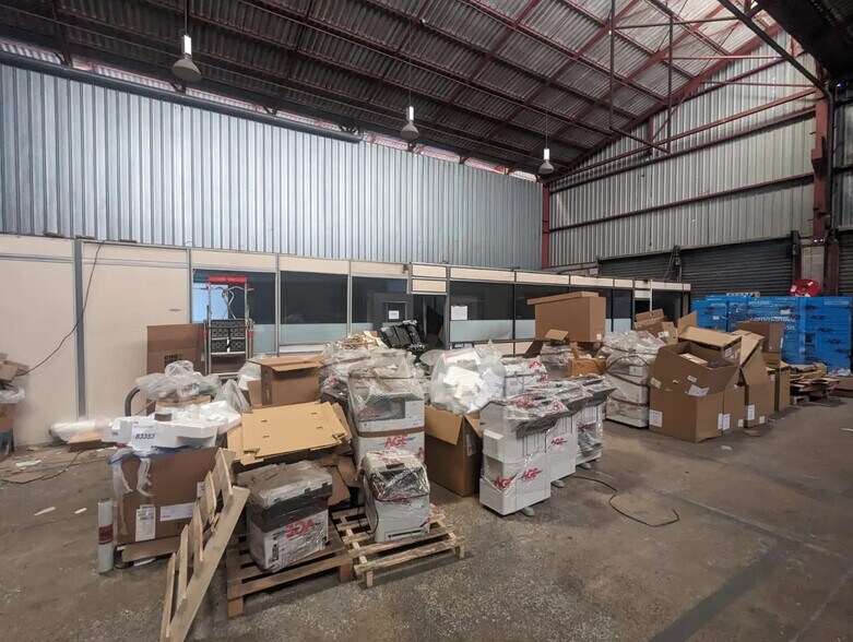 Industrial in Saint-Étienne-du-Rouvray for lease - Interior Photo - Image 3 of 4